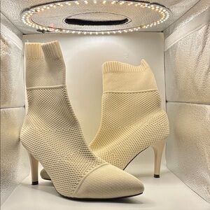 Chic Cream Knit Heeled Boots